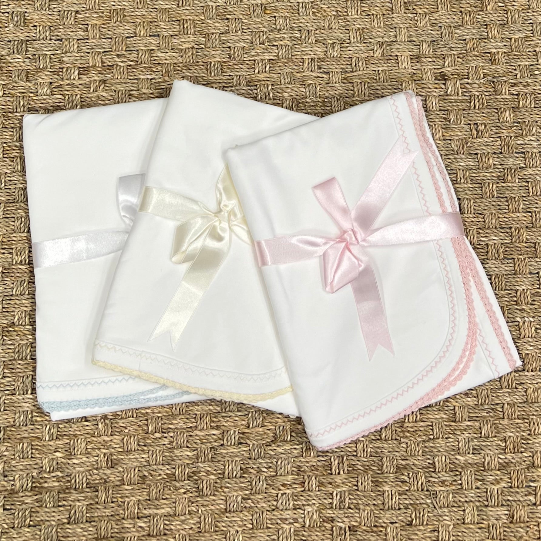 Squiggles White Blanket with Colored Trim