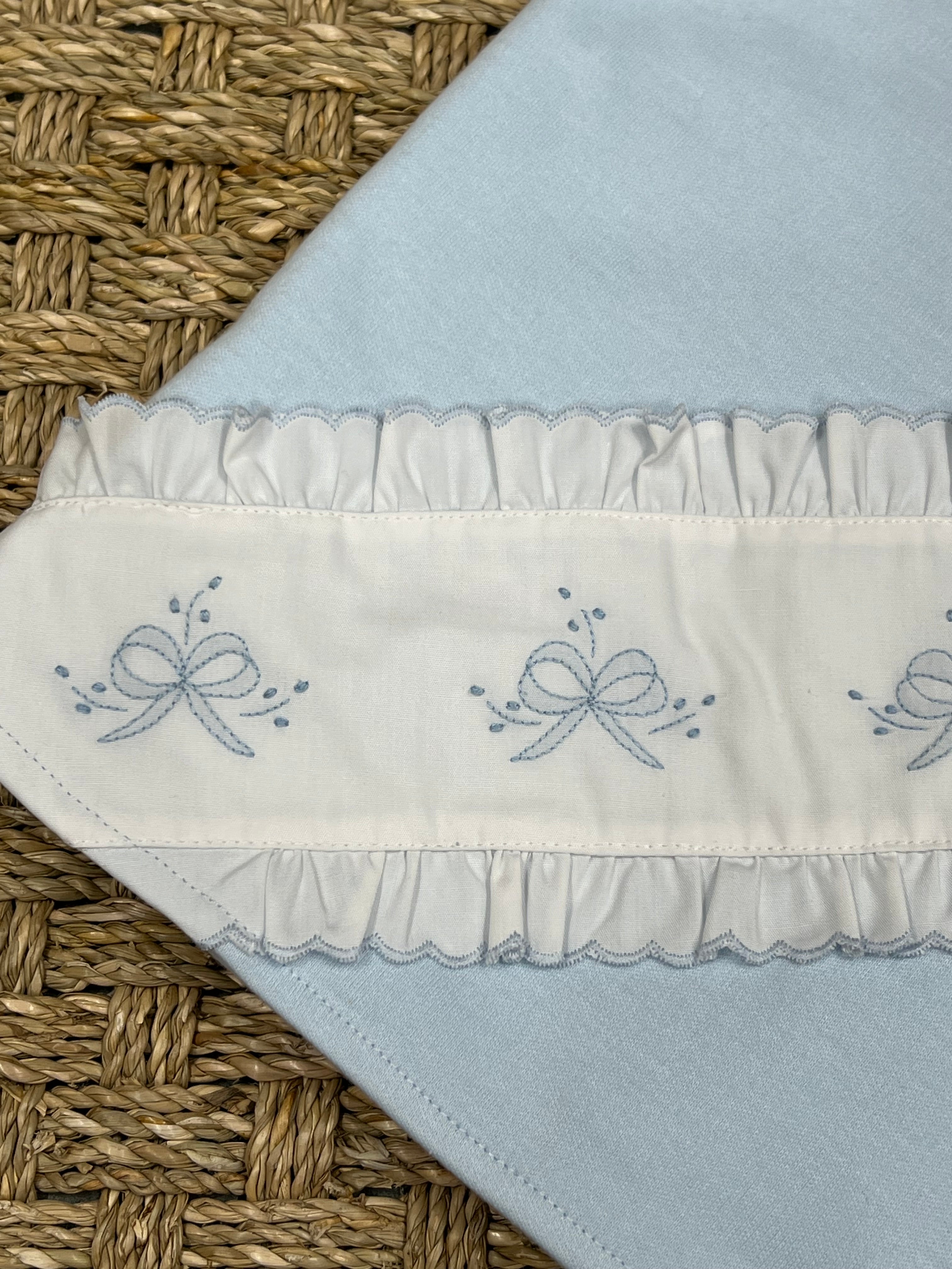 Auraluz Blue Knit Blanket with Bow Ribbon Embroidery