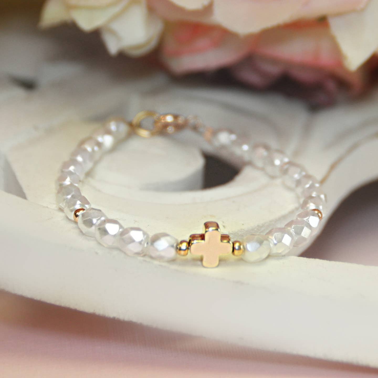 Collectables America Fancy Pearls Golden Cross 5" Bracelet