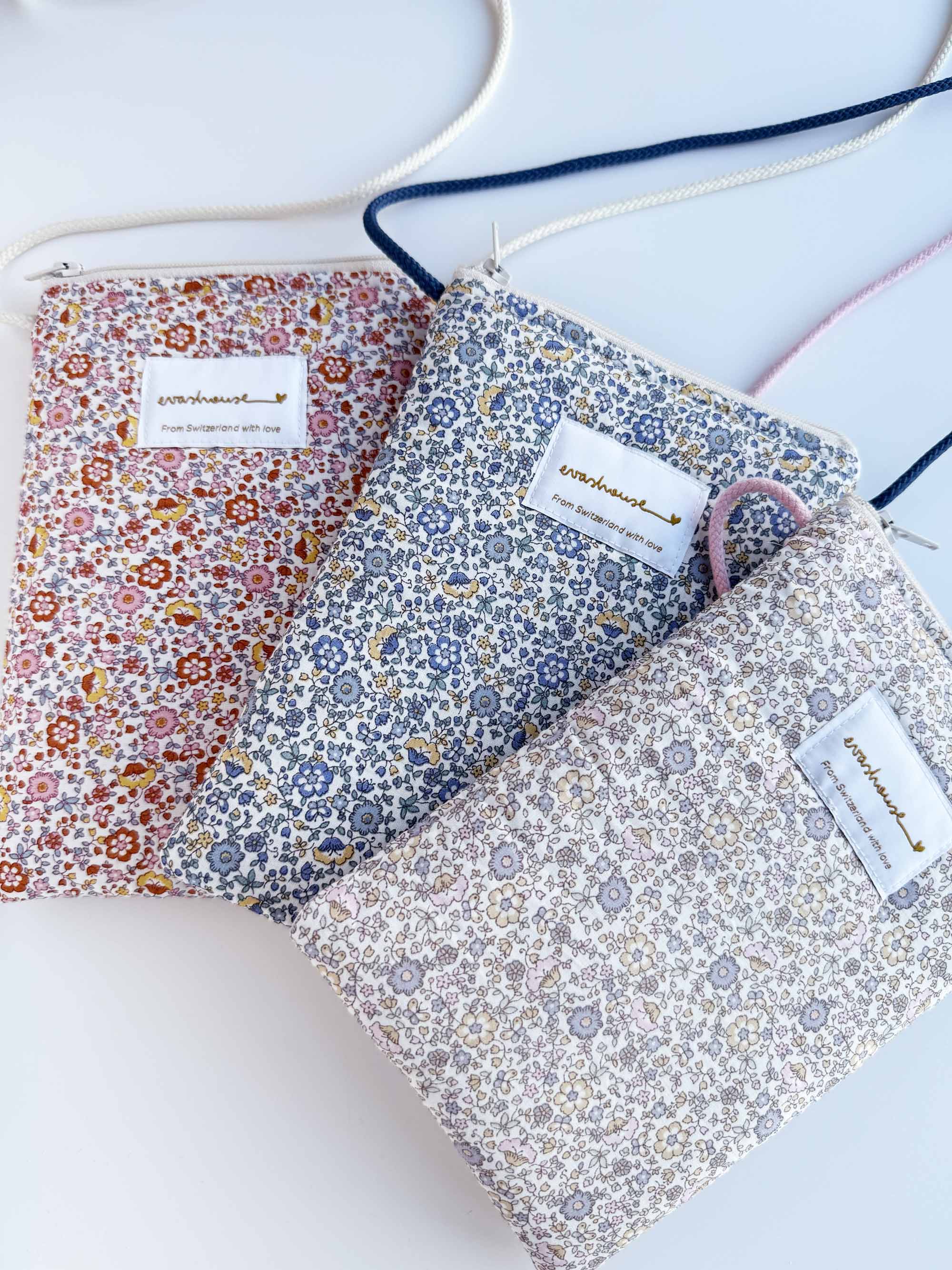 Eva's House Winter Flowers Cell Phone Purse